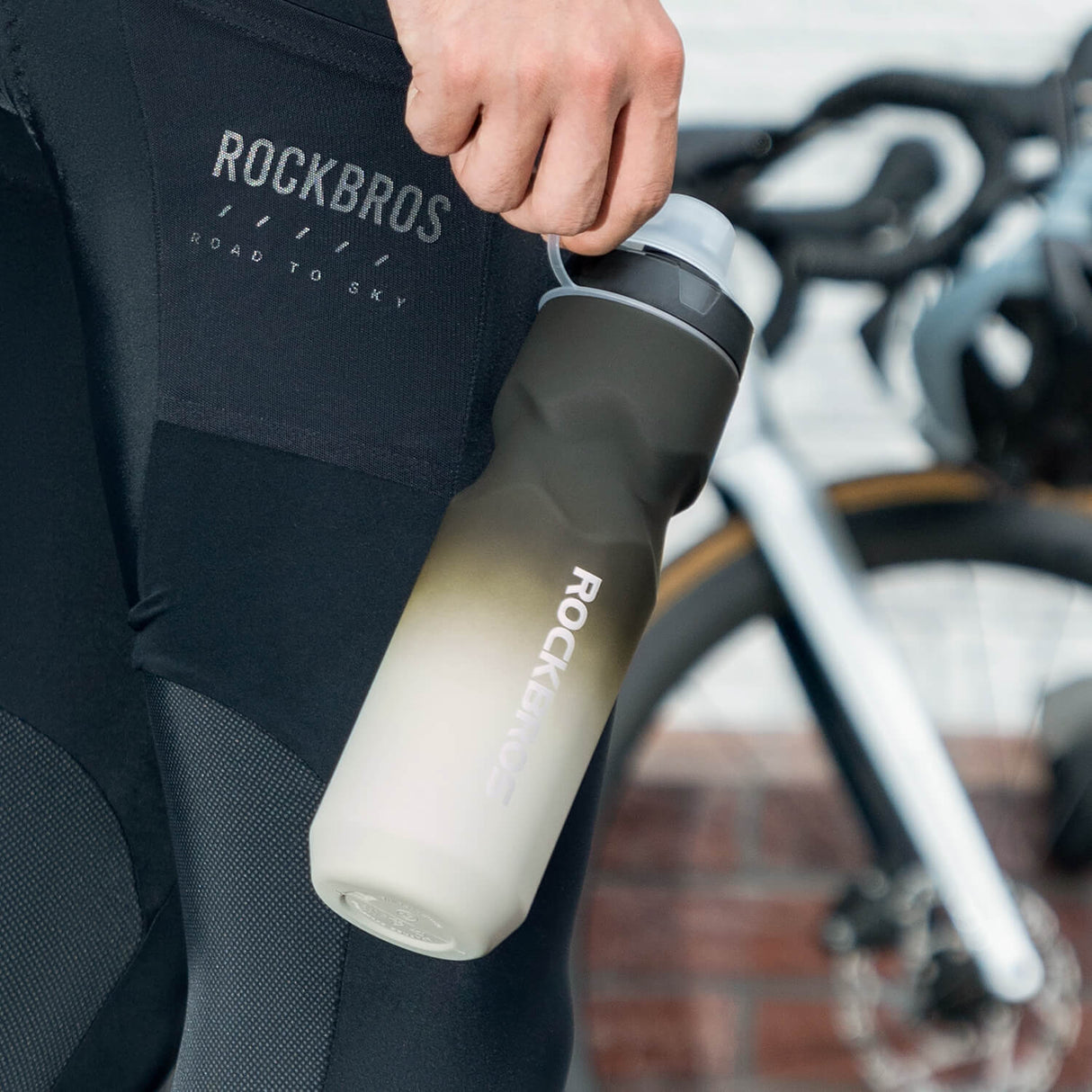 ROCKBROS Fahrradflasche mit auslaufsicherem Pull-Top-Verschluss 600/750ml