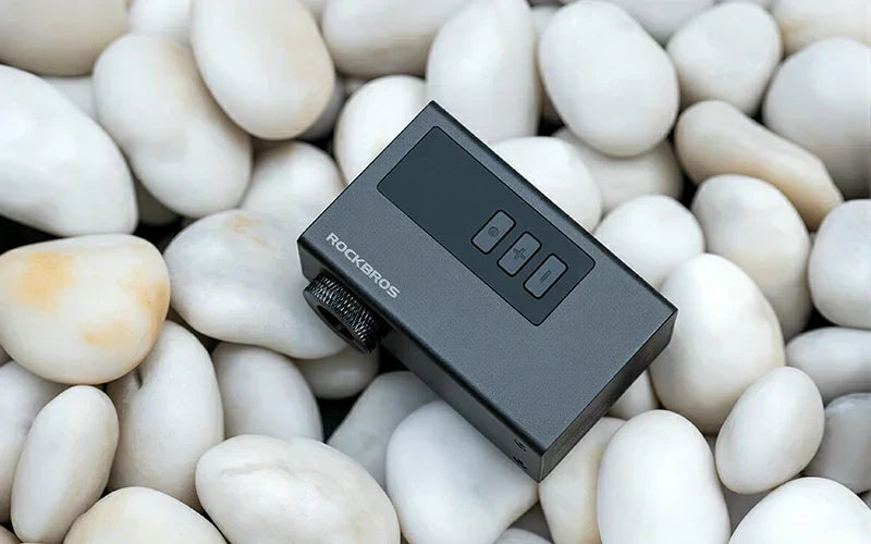 Die perfekte Notfall-Luftpumpe: ROCKBROS Elektrische Mini-Fahrradpumpe