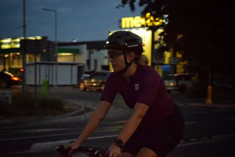Fahrradbrille für Nachtfahrten: Welche Gläser sorgen für klare Sicht?
