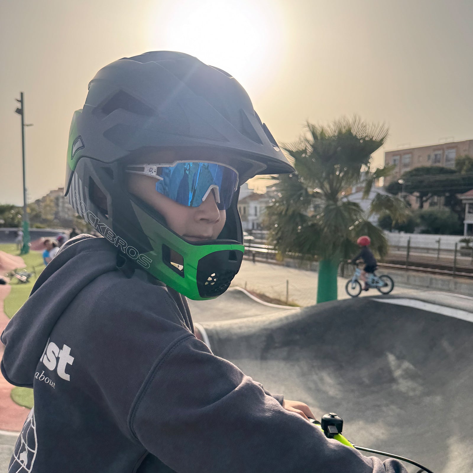 ROCKBROS children's helmet BMX MTB downhill helmet with removable chin guard and brim