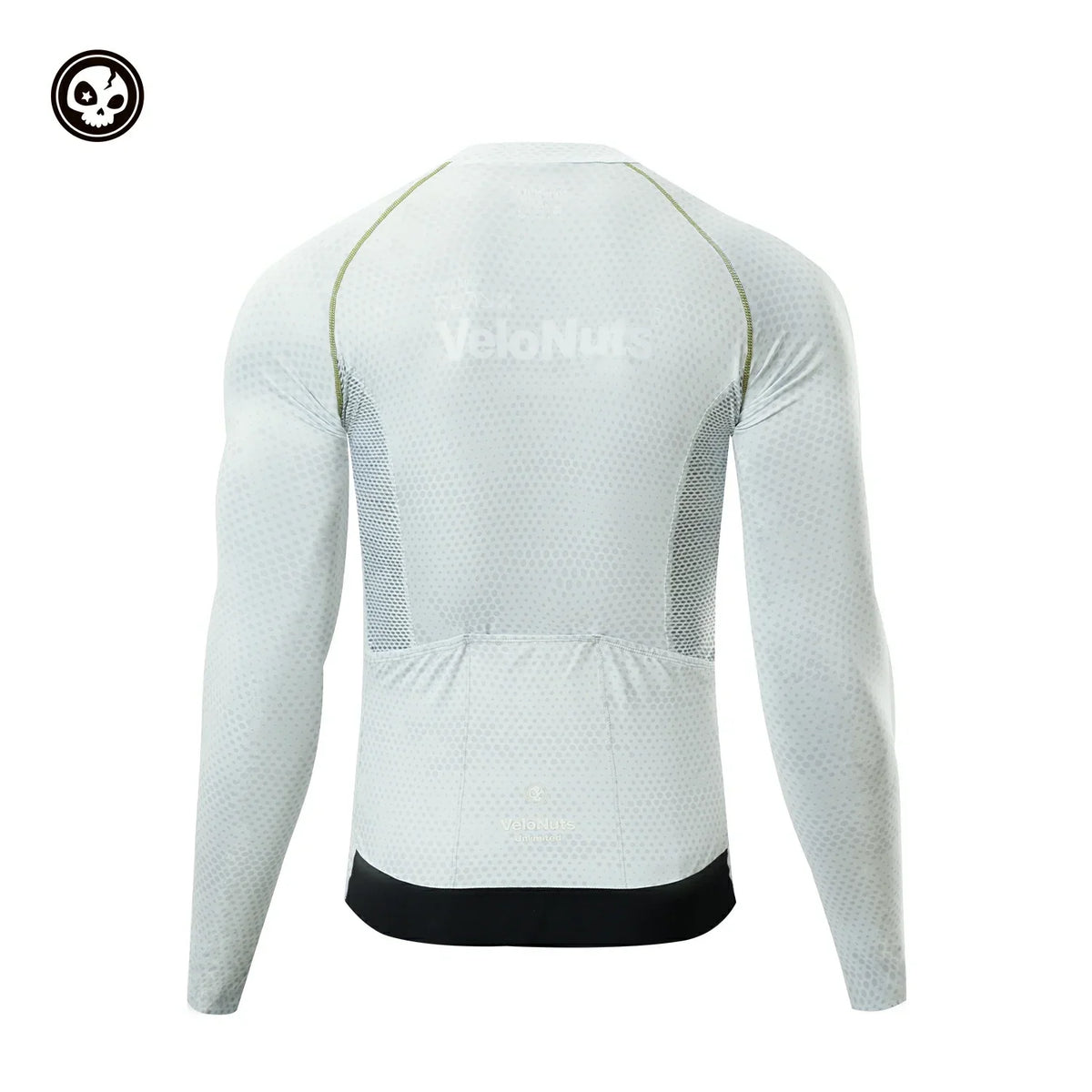 Weißes Langarm-Sportshirt mit Netz-Einsätzen auf weißem Hintergrund